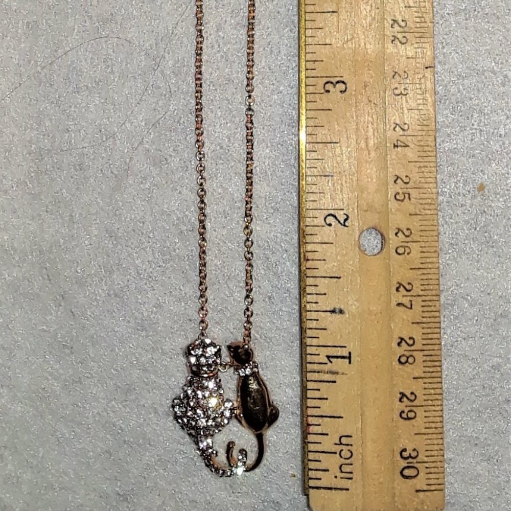 New Cuddling Cats Necklace - Picture 4 of 6